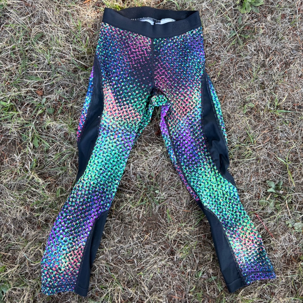 Nike multi colored / black workout leggings capri length women’s XS